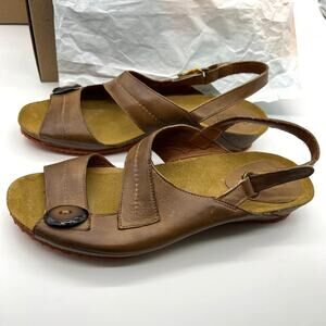 Sergio Tomani Leather Wedge Sandals Size 9.5 Brown Camel